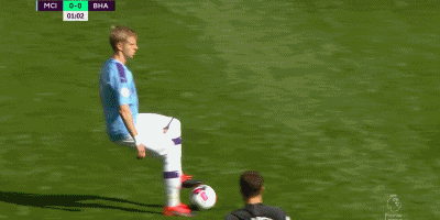 对曼联双响助维拉延续连胜势头，罗杰斯当选英超第17轮最佳（对阵曼联梅开二度助维拉续写连胜，罗杰斯当选英超第17轮最佳）