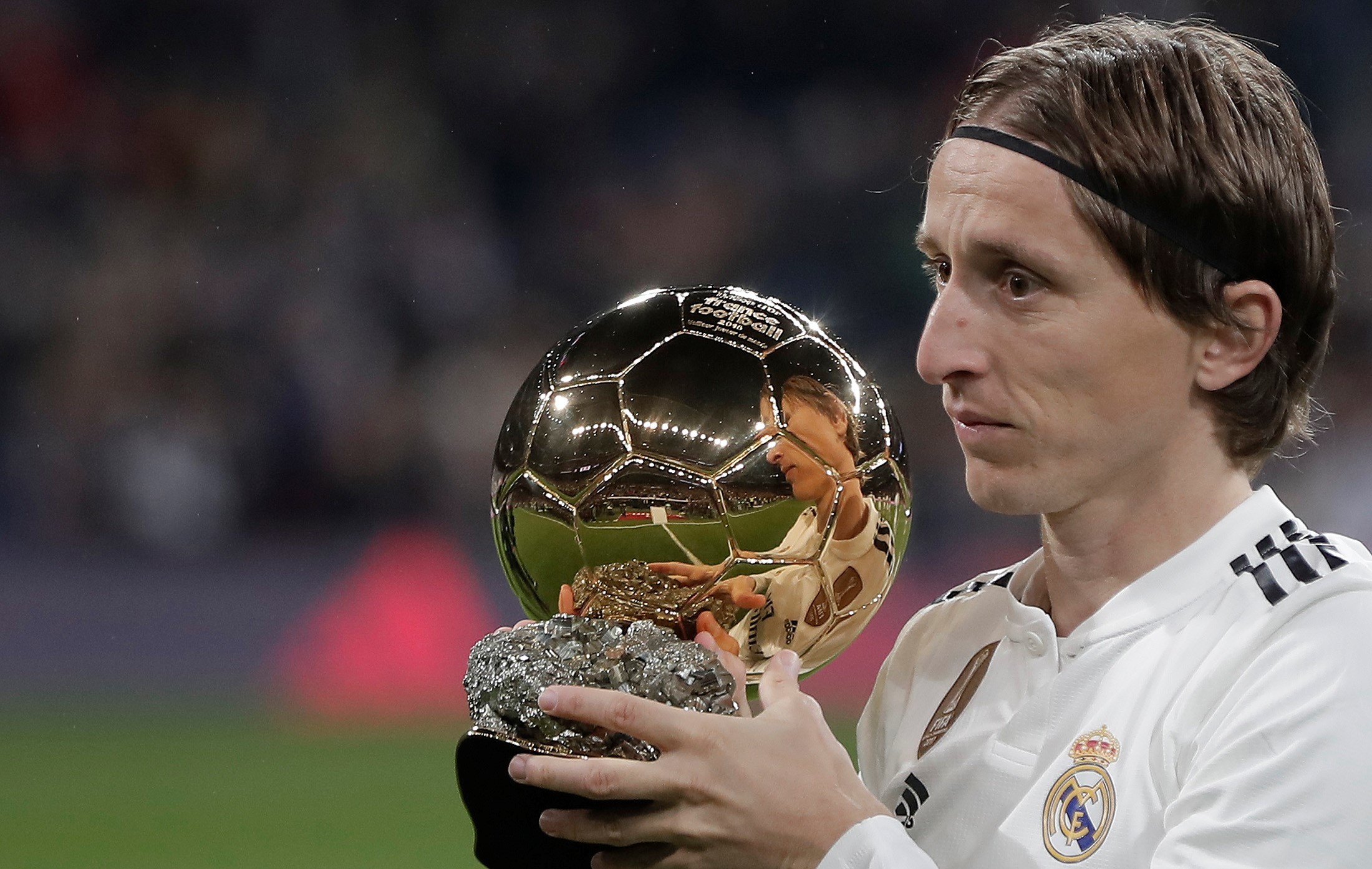 受到撞击影响？米切尔第三节仅5中2，得到4分1板1助