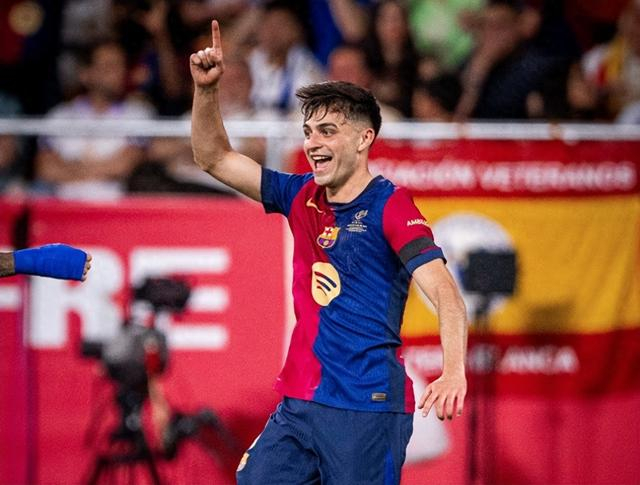 萨顿批萨拉赫：状态大幅下滑该接受替补，还自视甚高令人尴尬