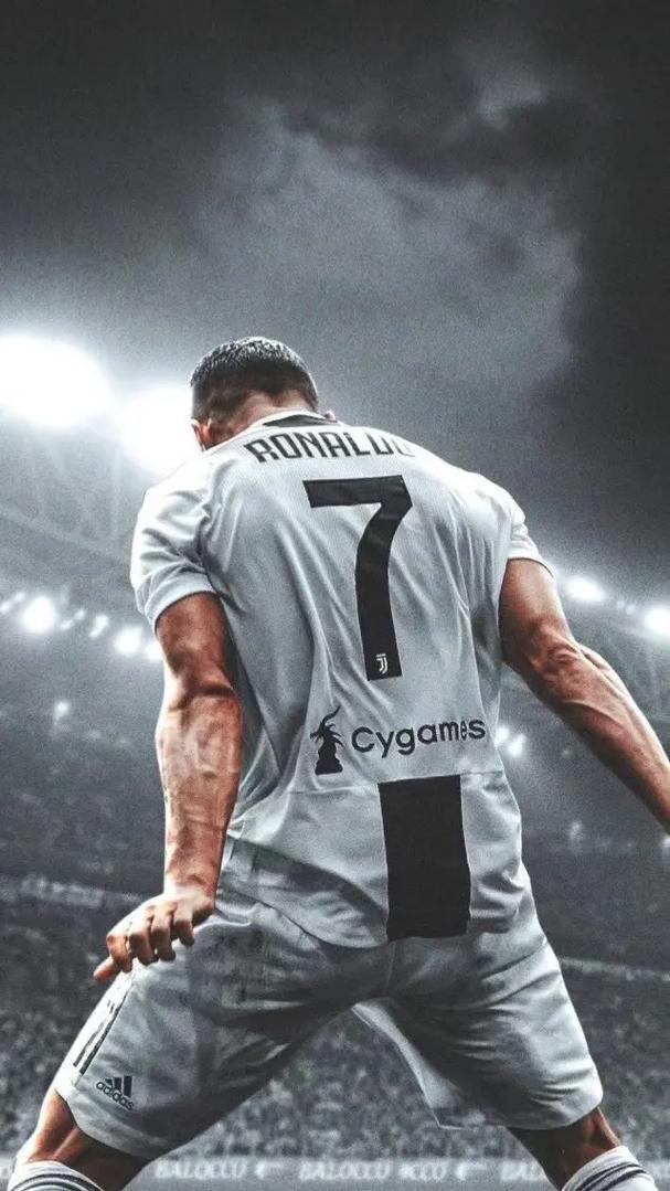 德天空：费内巴切想在冬窗引进莱万，但被莱万拒绝了